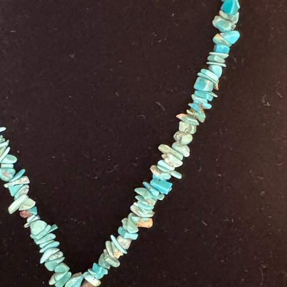 Chips Turquoise Necklace with Nugget Stone - Picture 5 of 6